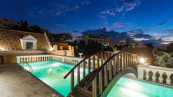Outdoor pool, sun loungers