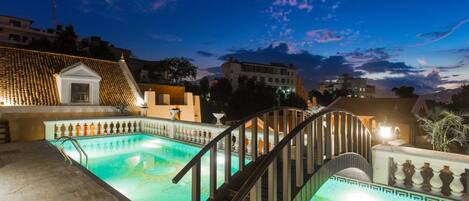 Outdoor pool, pool loungers