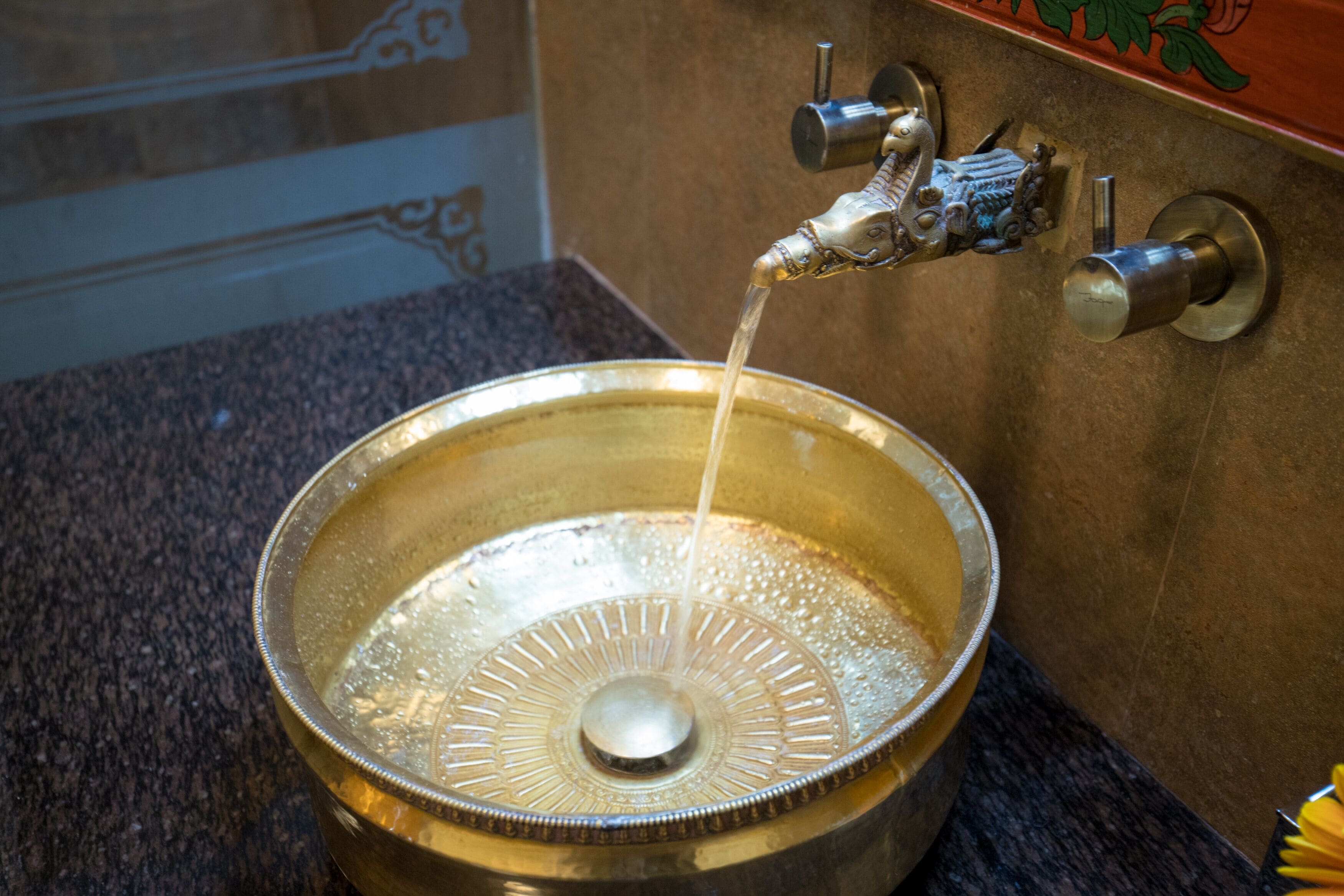 deluxe double or twin room | bathroom | free toiletries, hair dryer, bathrobes, towels