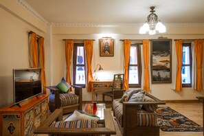 Deluxe Double or Twin Room | Living area | Flat-screen TV - Baber Mahal Vilas (Kathmandu)