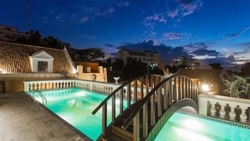 Outdoor pool, pool loungers
