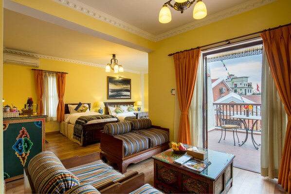 Suite – royal | Sengetøy av topp kvalitet, memory foam-senger, minibar og safe på rommet