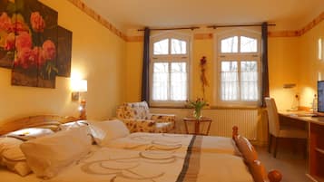 Economy Double Room | Individually decorated, individually furnished, blackout drapes