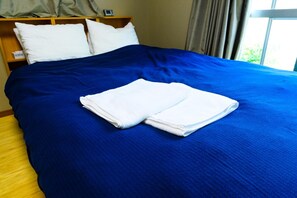 Individually decorated, iron/ironing board, free WiFi, bed sheets - Hostel HANA AN (Tokyo)