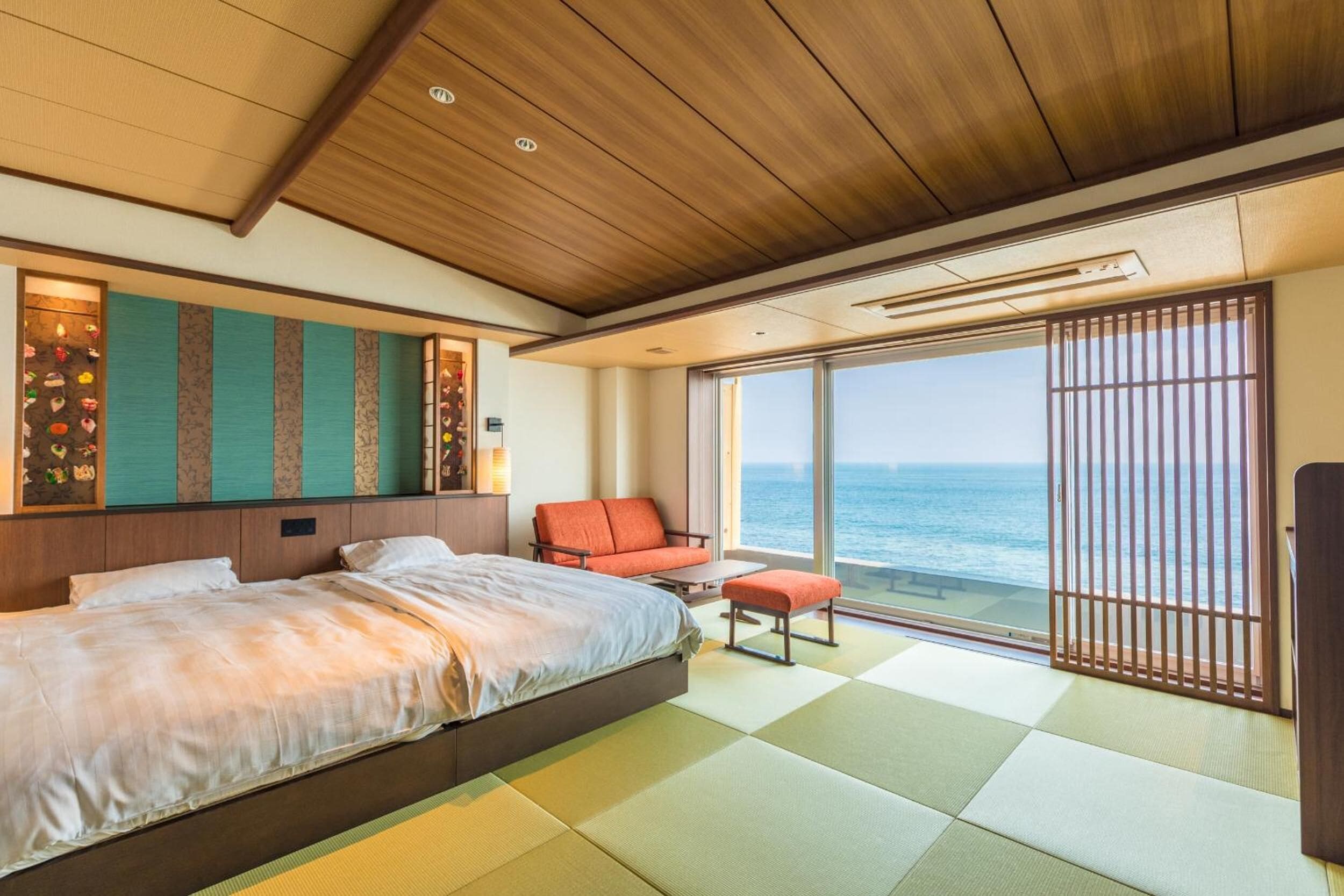 In-room safe, blackout drapes, free WiFi