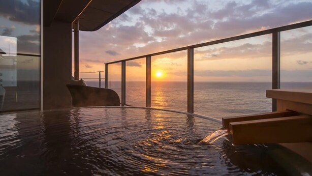 A hot tub with a sunset view. - Inatoriso (Higashiizu)