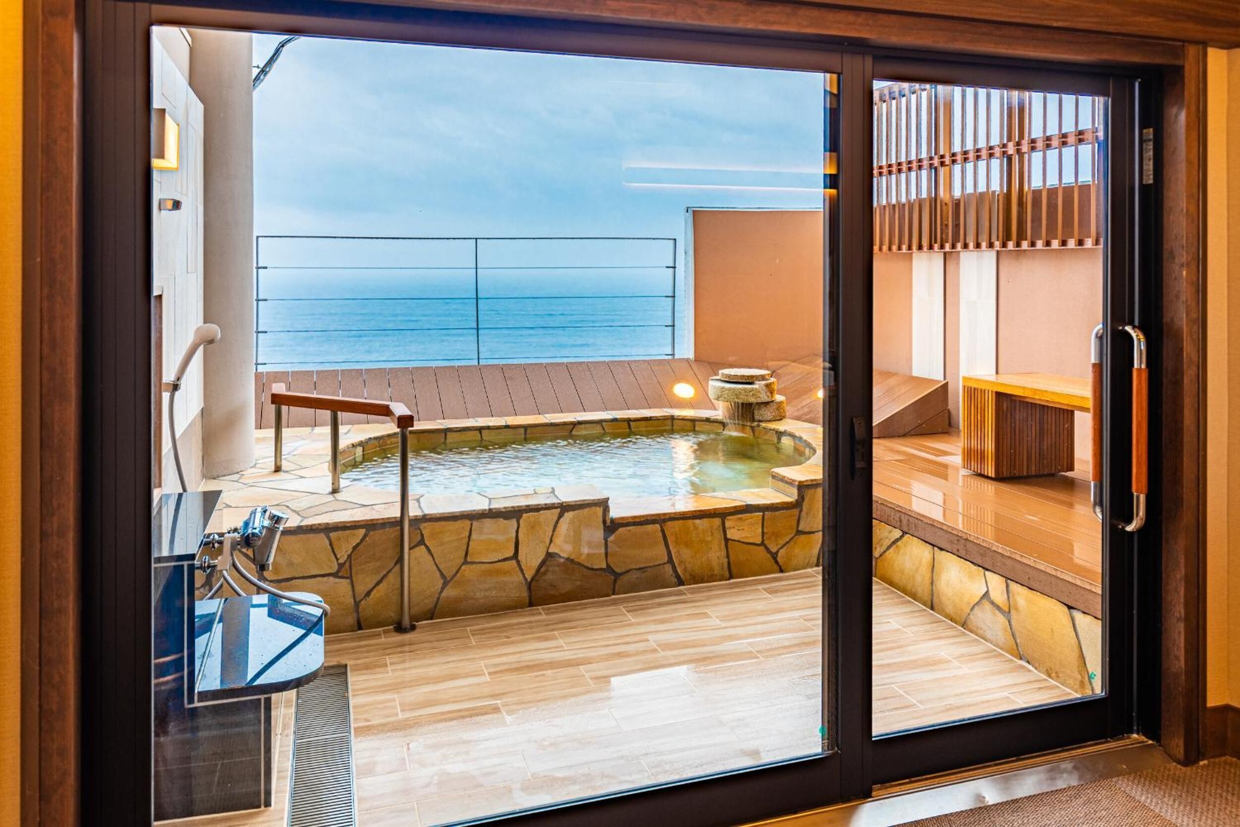 In-room safe, blackout drapes, free WiFi