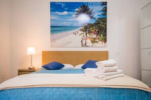 City Room, Balcony | In-room safe, desk, laptop workspace, blackout curtains - B&B Salerno (Salerno)