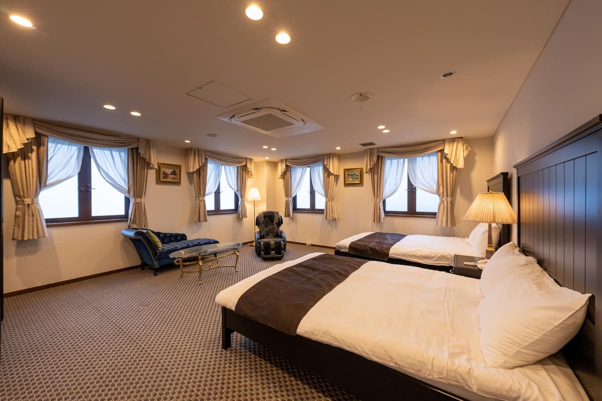 Minibar, värdeförvaringsskåp på rummet, skrivbord och gratis wi-fi