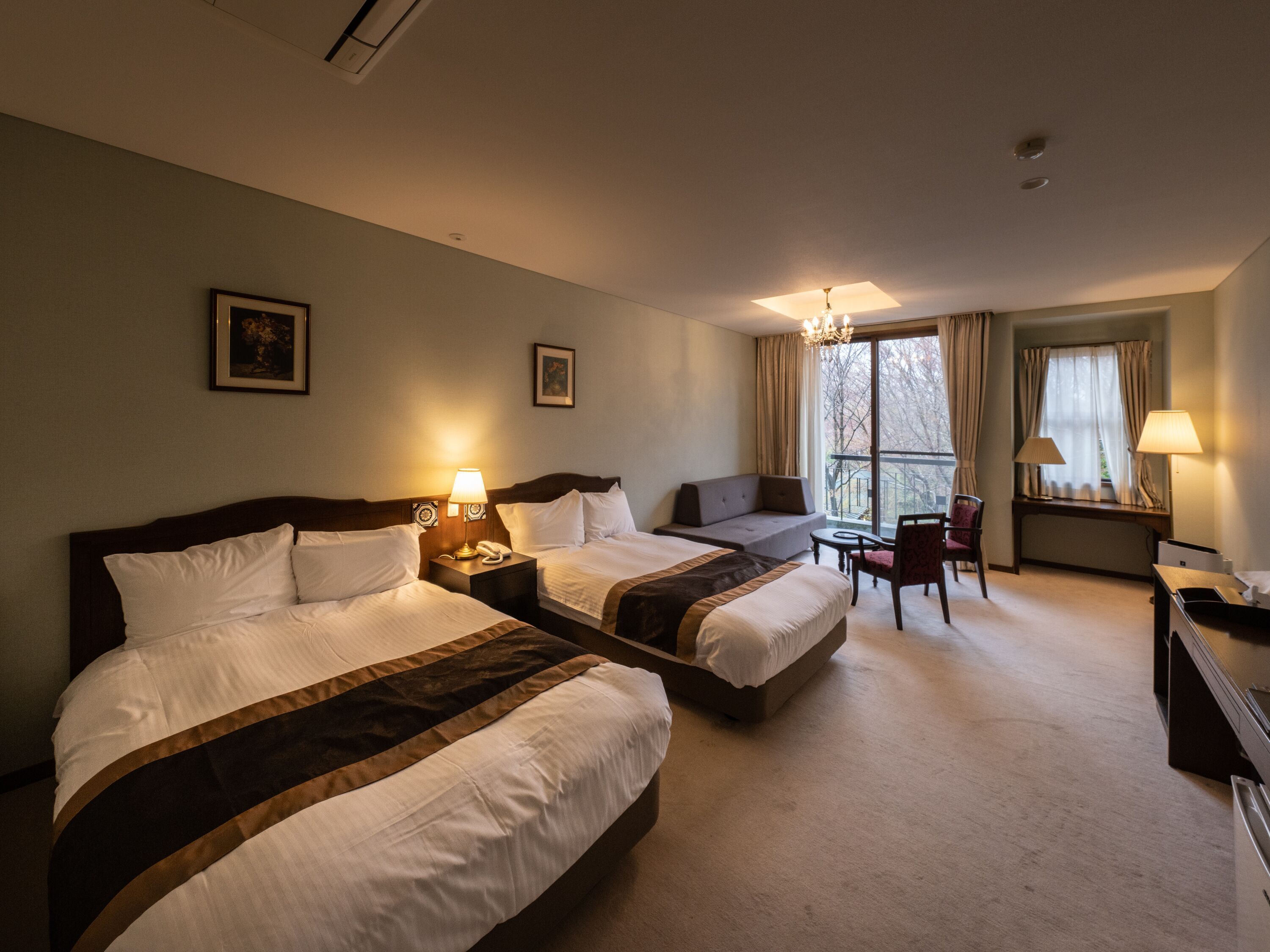 Minibar, caja de seguridad en la habitación, escritorio y wifi gratis 