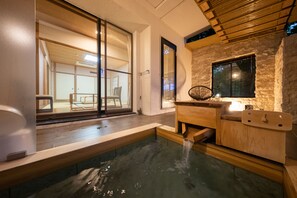 傳統客房, 非吸煙房 (Open Air Bath, Annex) | 浴室 | 免費梳洗用品、風筒、拖鞋、智能廁板座廁