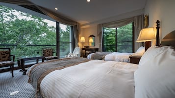 Minibar, in-room safe, desk, free WiFi