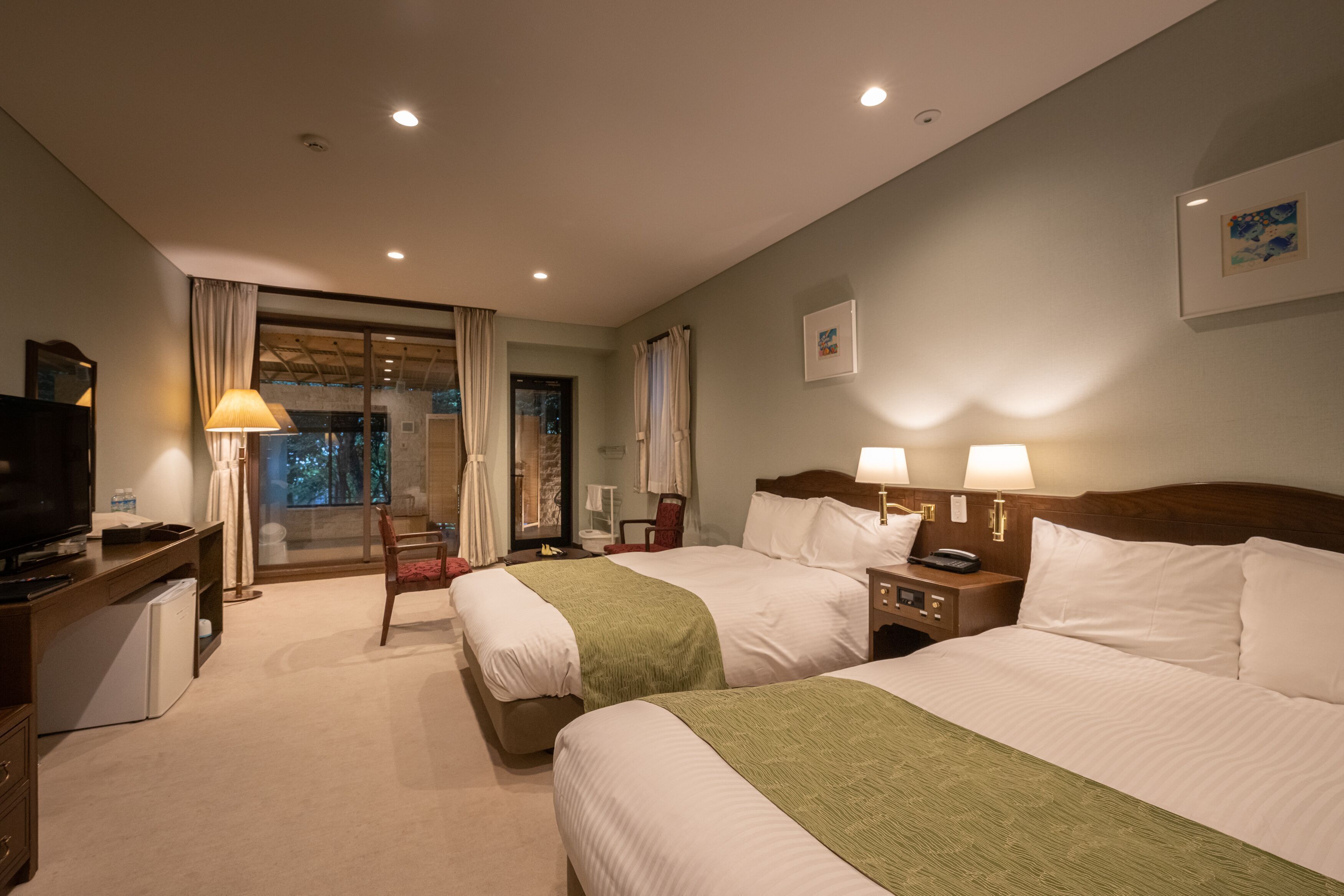 Minibar, caja de seguridad en la habitación, escritorio y wifi gratis 