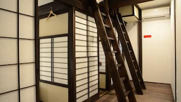 Female Dormitory (Group bookings for more than 3 people are not allowed) | Free minibar, free WiFi