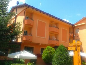 Fachada del alojamiento