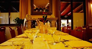 Déjeuner et dîner servis sur place, spécialités Cuisine régionale