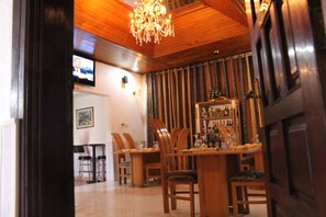 Spécialités Cuisine locale et internationale