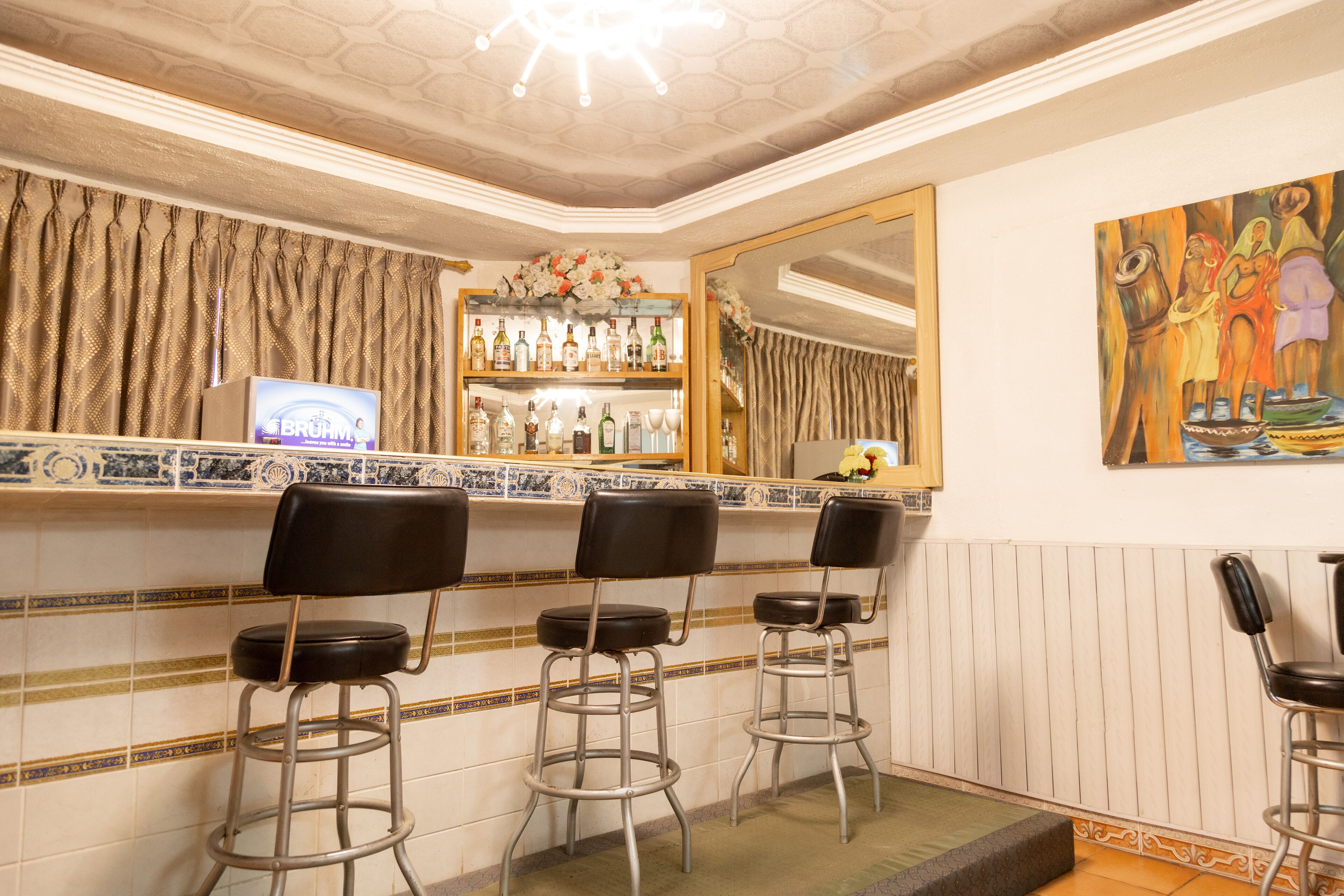 Foto - Hill View Hotel West Airport