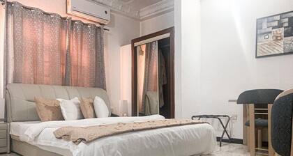 Hill View Hotel West Airport