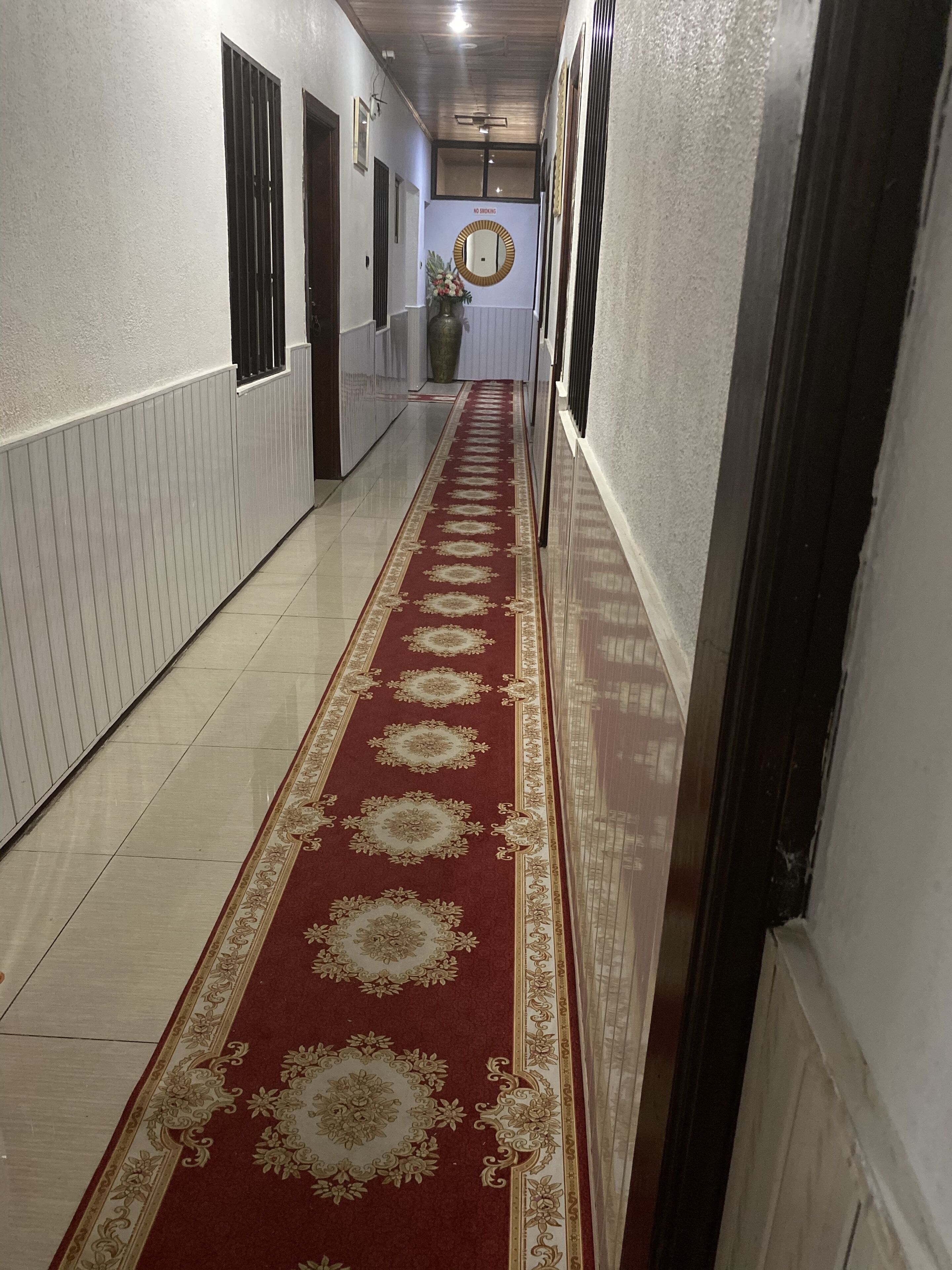 Foto - Hill View Hotel West Airport