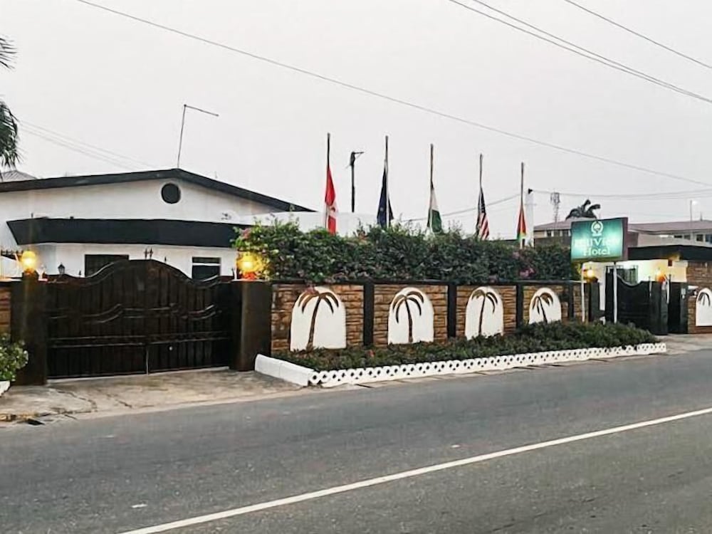 Hill View Hotel West Airport