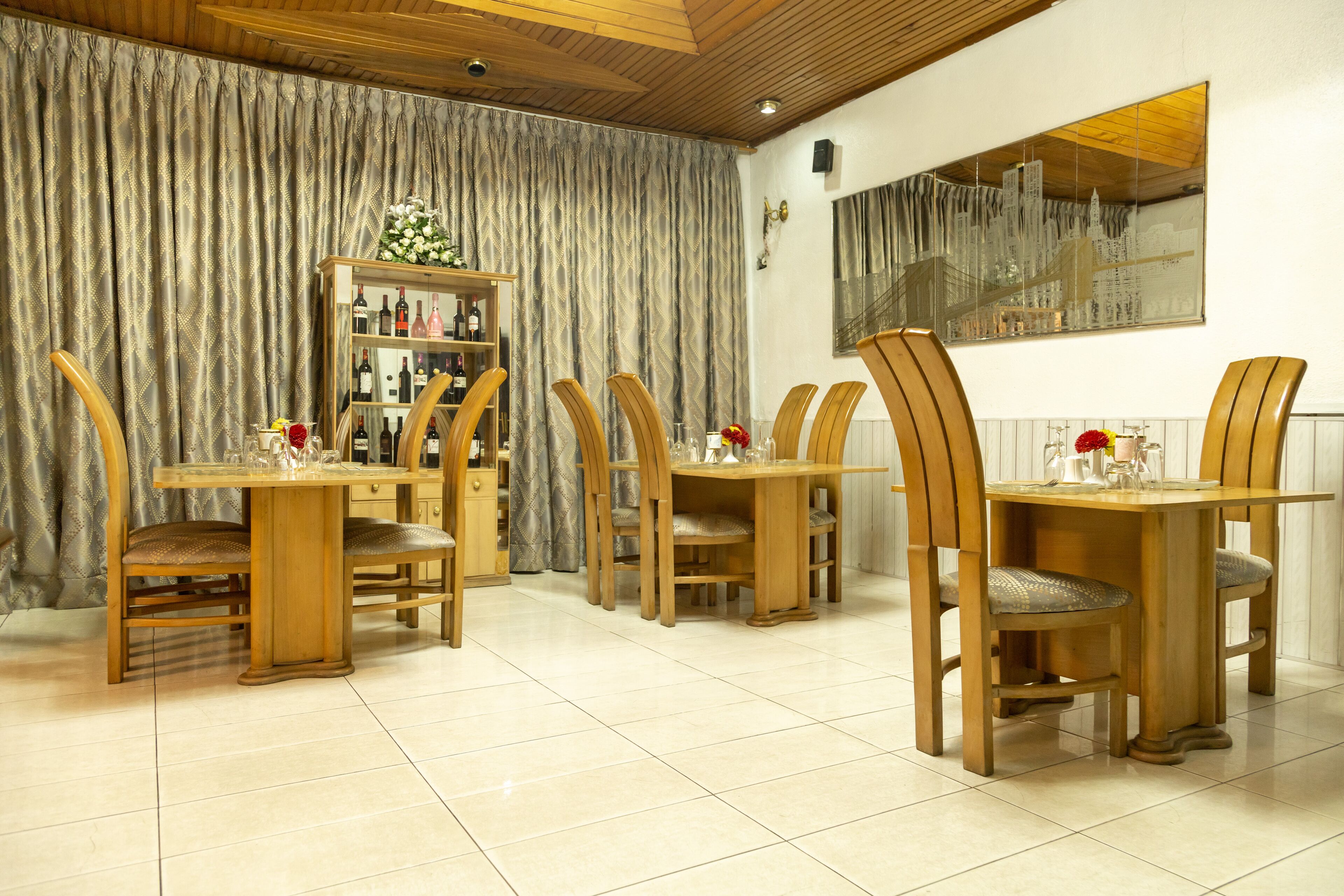 Foto - Hill View Hotel West Airport