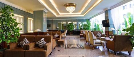 Lobby-lounge