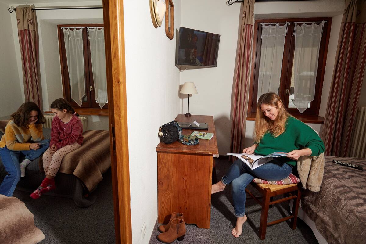 Quadruple Room | In-room safe, desk, soundproofing, free WiFi