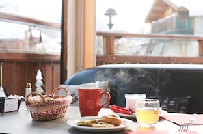 Petit déjeuner buffet servi tous les jours en supplément