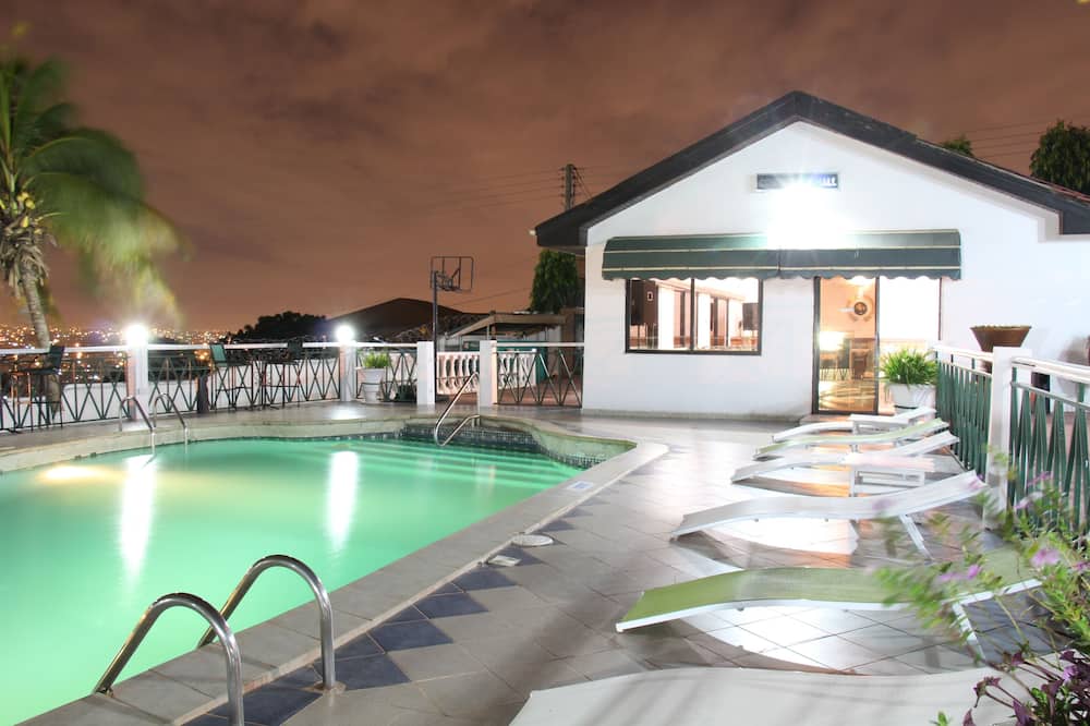 Hill View Hotel McCarthy Hills