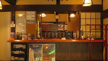 Mostrador de check-in y check-out