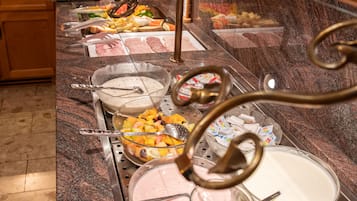 Se ofrece un desayuno bufé (16 CHF por persona)