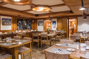 Daily buffet breakfast (CHF 16 per person)