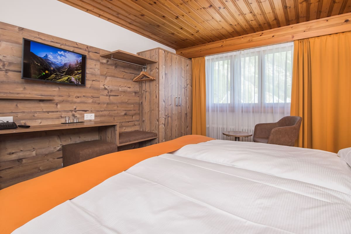 1 bedroom, in-room safe, desk, laptop workspace