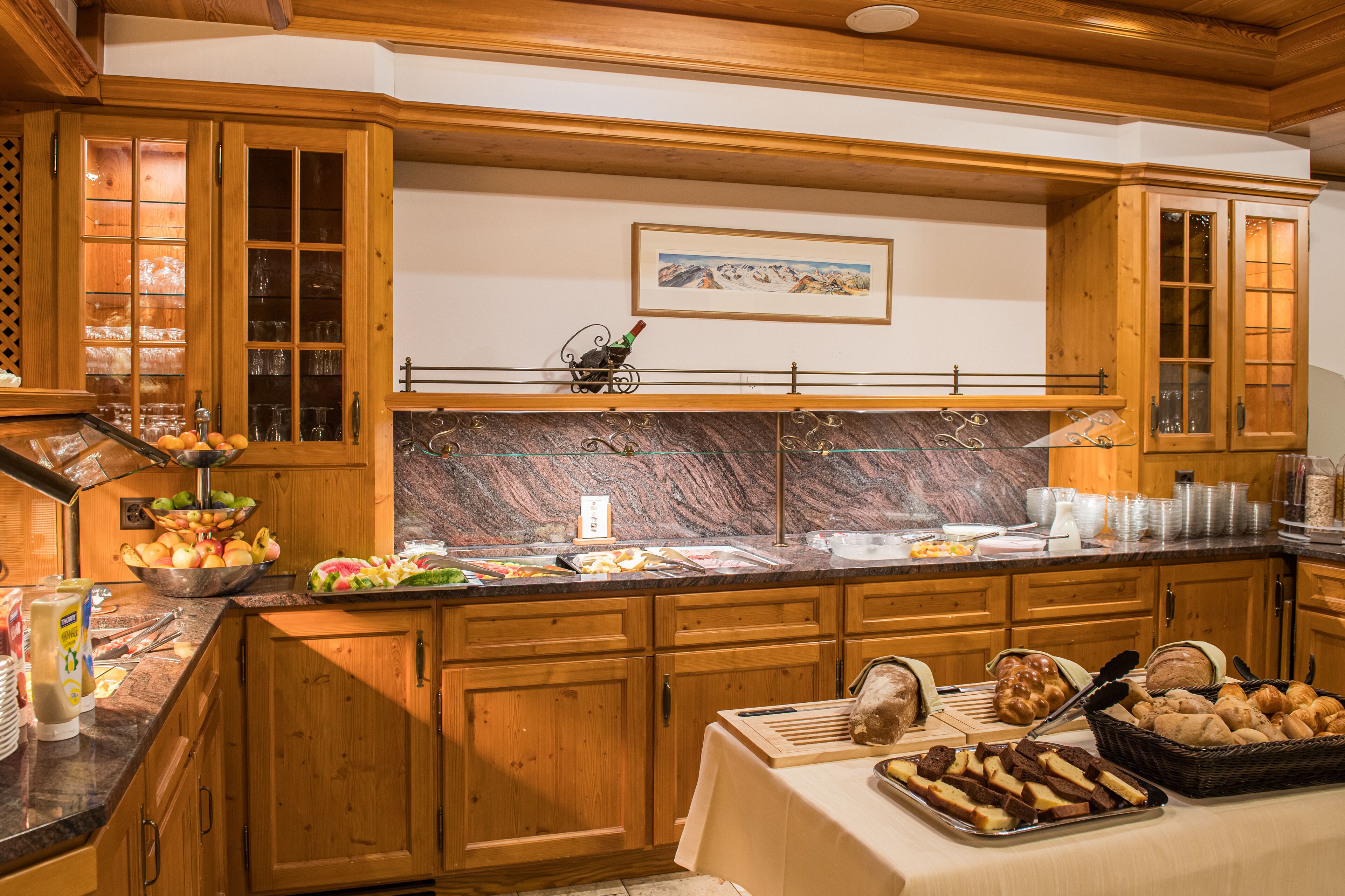 Päivittäinen buffetaamiainen (16 CHF per henkilö)