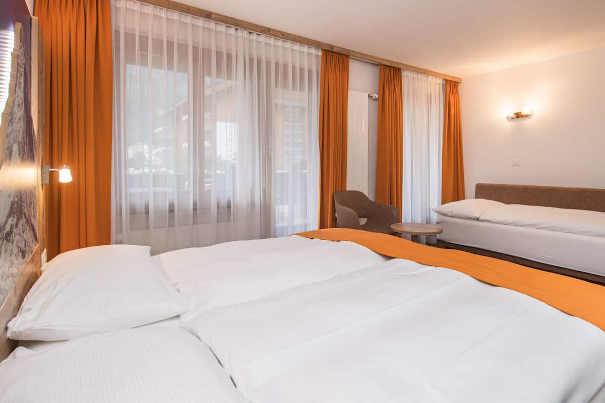 alpine triple room standard | 1 bedroom, in-room safe, desk, laptop workspace