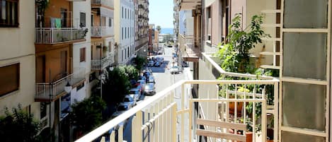Tweepersoonskamer, balkon, uitzicht op zee | Balkon