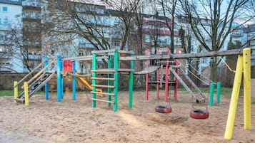 Children’s play area – outdoor