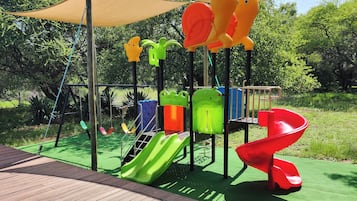 Children’s play area – outdoor