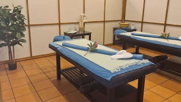 Couples treatment rooms, body treatments, aromatherapy