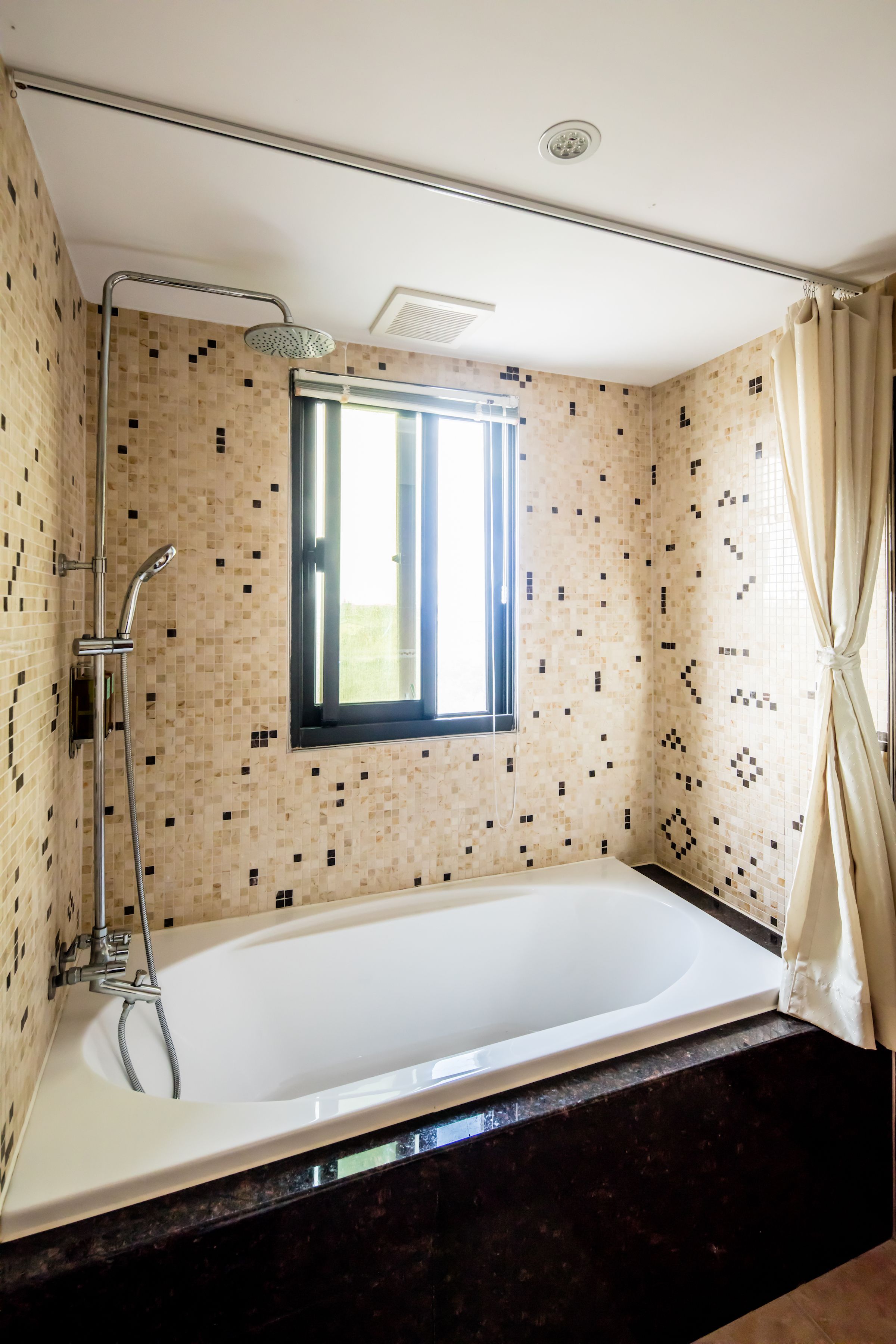 Double Room (Goethe) | Bathroom | Deep soaking tub, rainfall showerhead, free toiletries, hair dryer