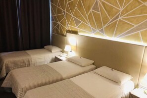 خزنة داخل الغرفة ومكتب وواي فاي مجانًا