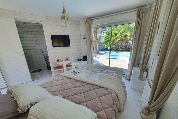 Room BAHAMAS, Golf and Pool View | Minibar, free WiFi, bed sheets