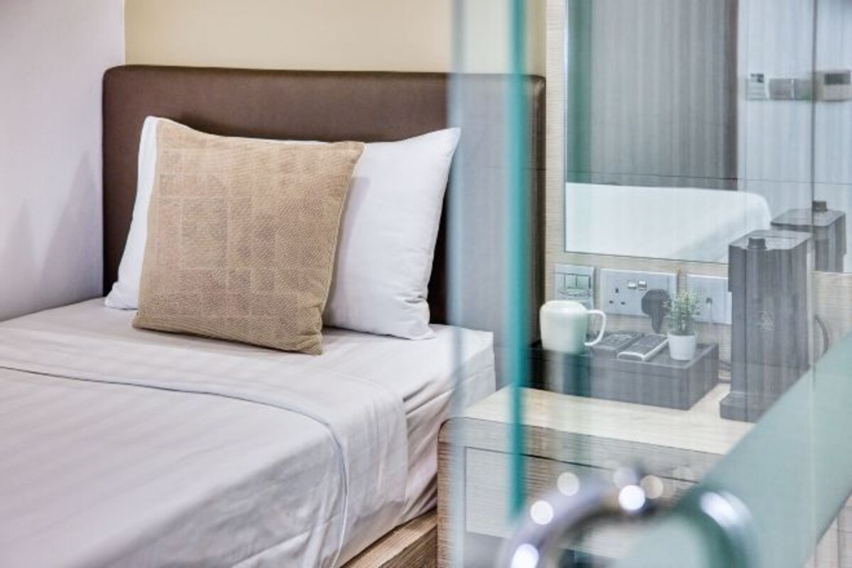 Minibar, két bảo mật tại phòng, bàn, bàn ủi/dụng cụ ủi quần áo 