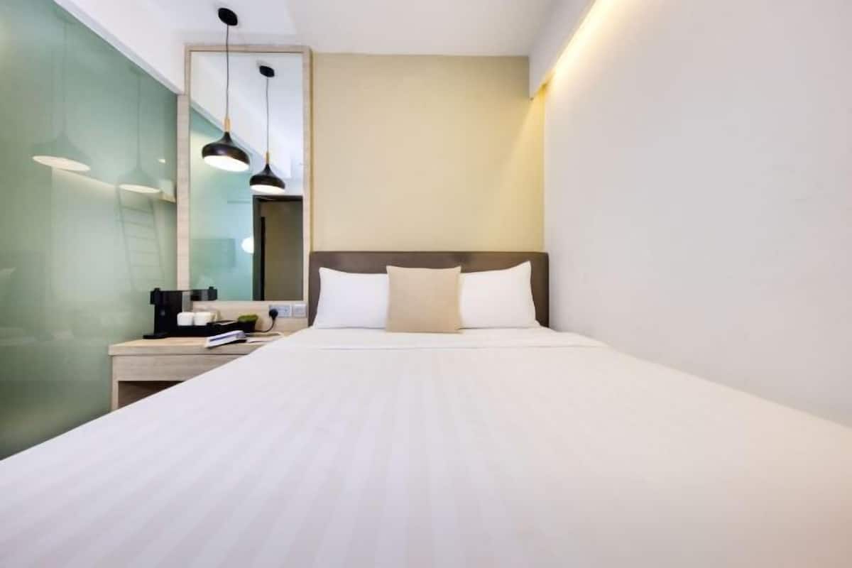 Minibar, in-room safe, desk, iron/ironing board (on request)