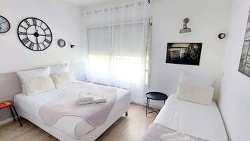 Standard Triple Room, Multiple Beds | Bathroom | Free toiletries, hair dryer, towels
