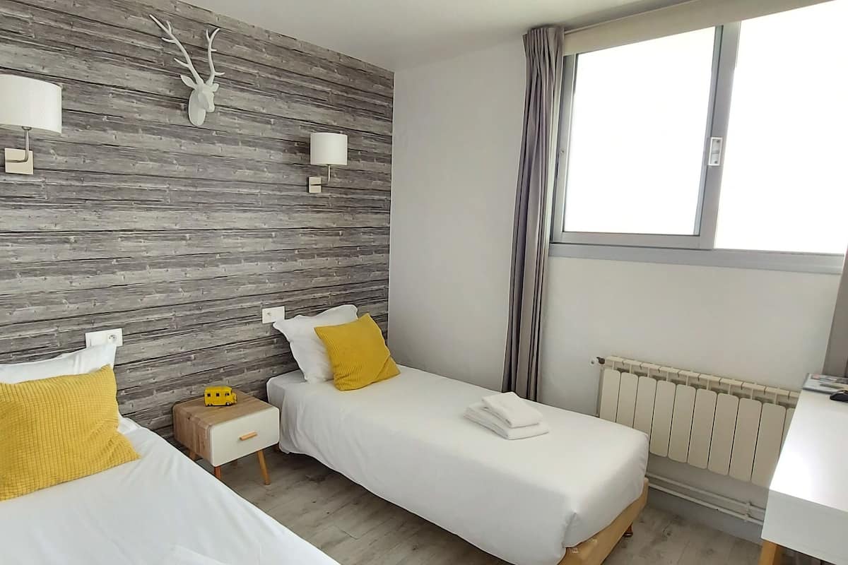 Premium bedding, in-room safe, desk, soundproofing