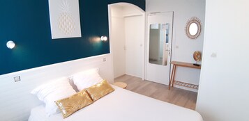 Habitación doble superior | Ropa de cama de alta calidad, caja fuerte, escritorio