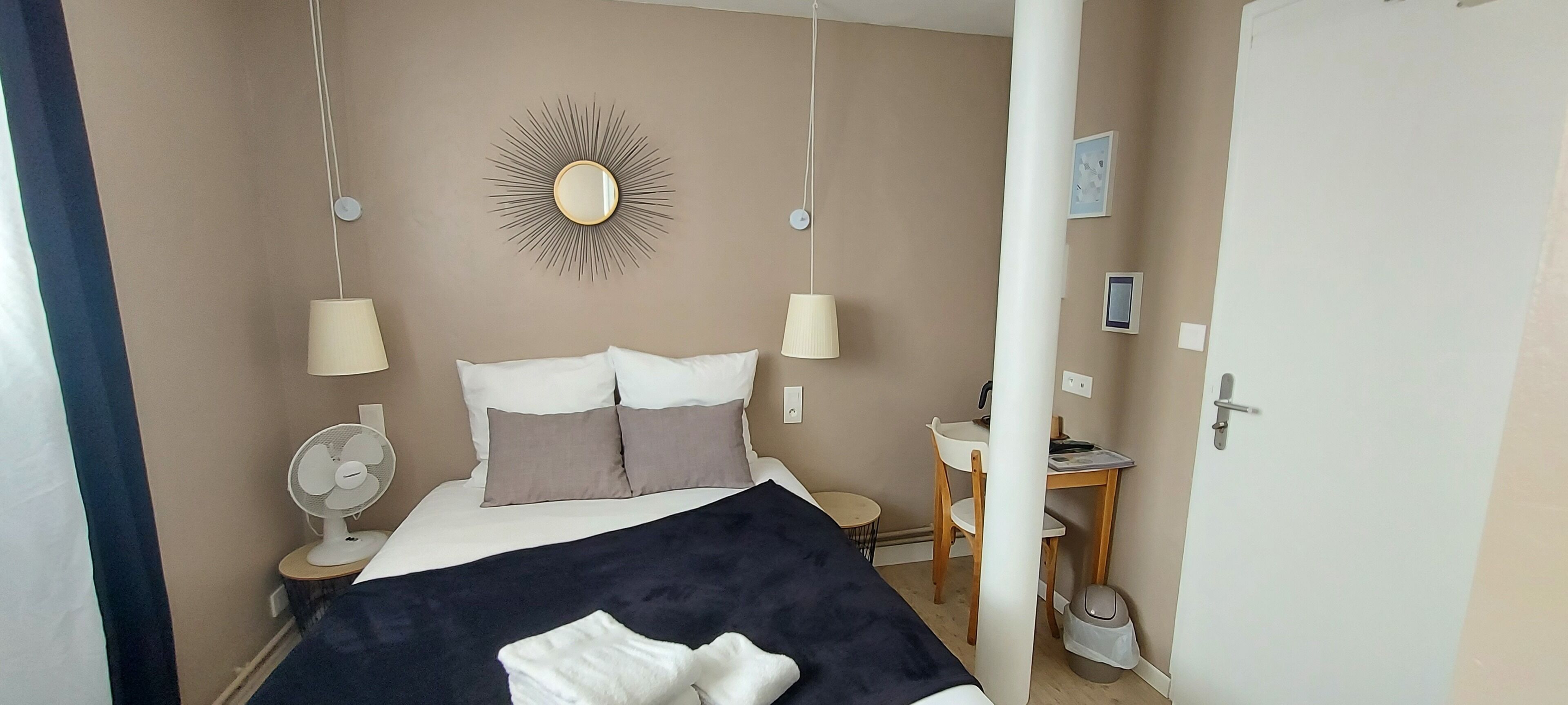 classic double room, 1 double bed | premium bedding, in-room safe, desk, soundproofing