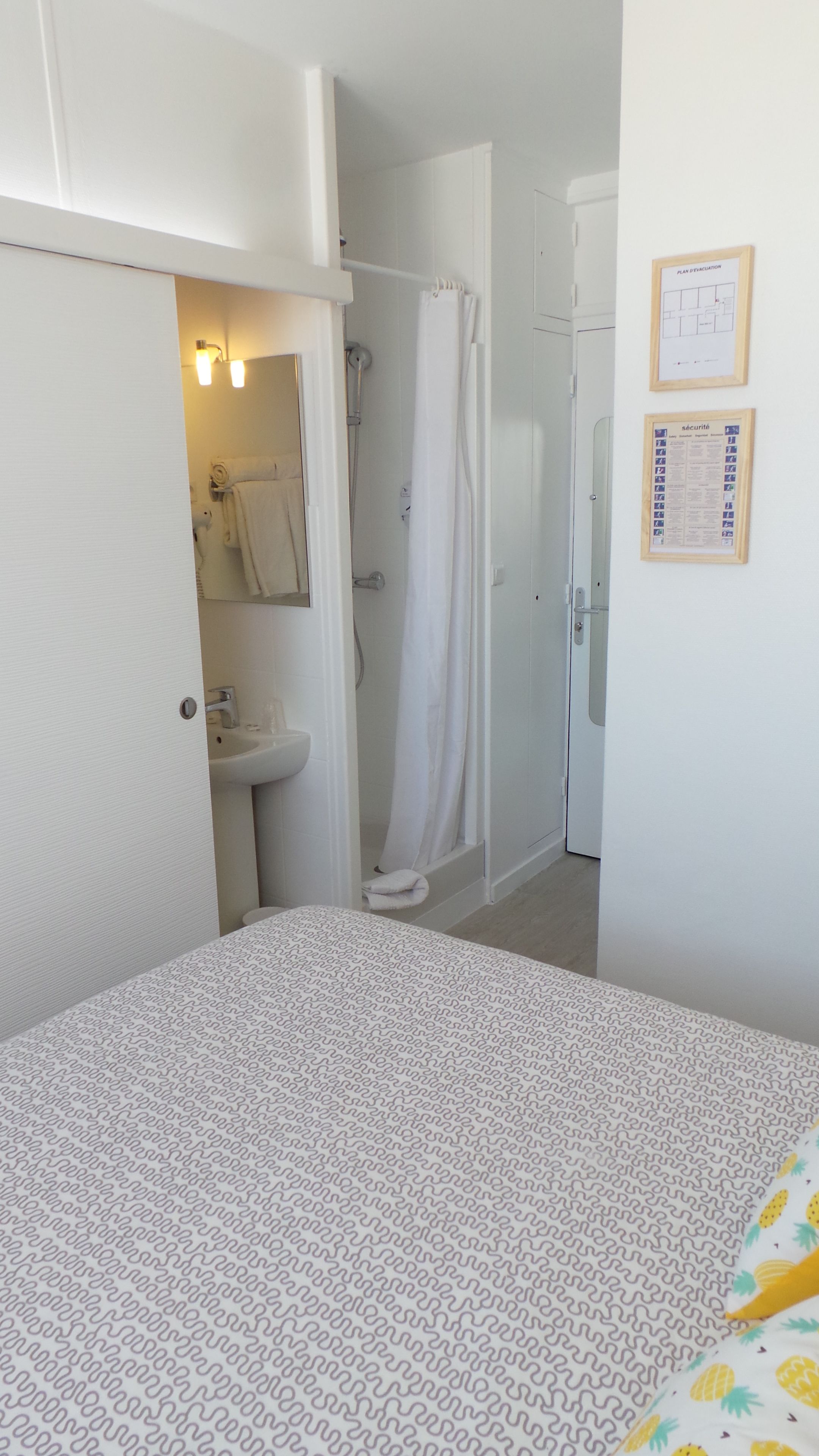 basic double room single use, 1 double bed | bathroom | free toiletries, hair dryer, towels